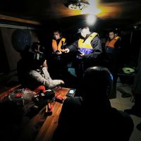 改造運輸船，盯梢民警 長江非法采砂上演“貓鼠游戲”